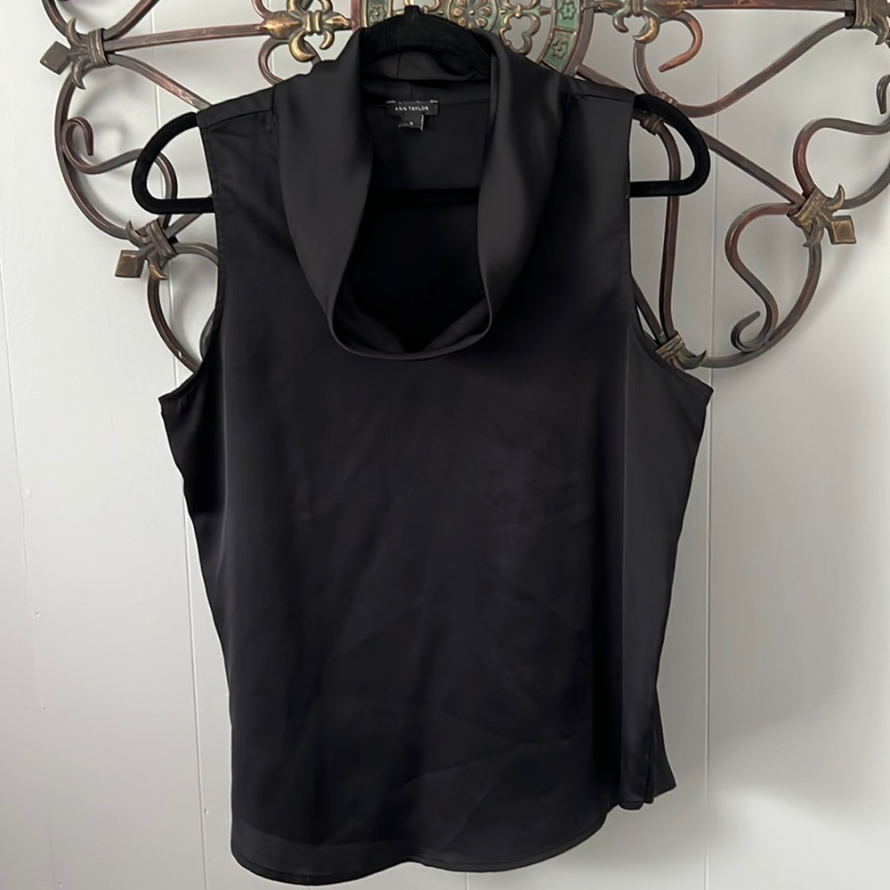 NWOT Ann Taylor top. M